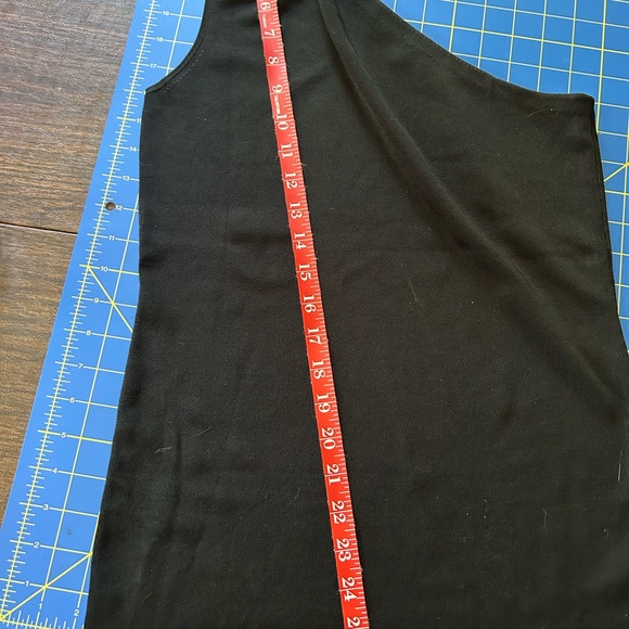 woman’s top - Picture 3 of 3